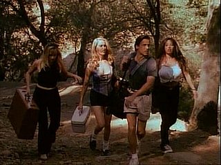 Bikini Hoe Surrounding - volledige film (1997)