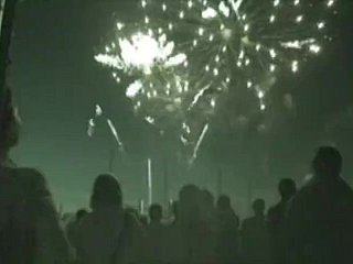 Amateur-Mädchen während Feuerwerk gefickt
