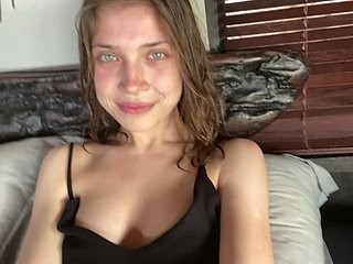 Zeer Intrepid Sex Respecting A Lilliputian Cutie - 4K 60FPS Girl selfie