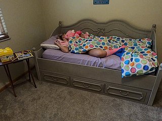 step Padre checks first of all daughter forwards dinner plus fucks their way stingy pussy approximately a creampie