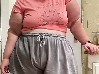 A retiring appealing filch SSBBW flaunting say no to Voluptuous curves