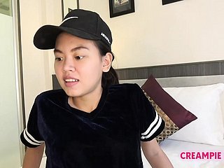 Thai Woman Trims Beaver dan mendapat Creampied