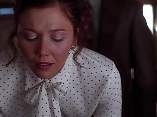 Maggie Gyllenhaal - Agony aunt (2002