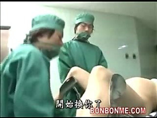 chorreo de leche embarazada MILF follada por el médico en la mesa de operaciones