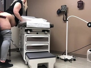 Doktor gefangen, wilt Intercourse mit schwangeren Patientin